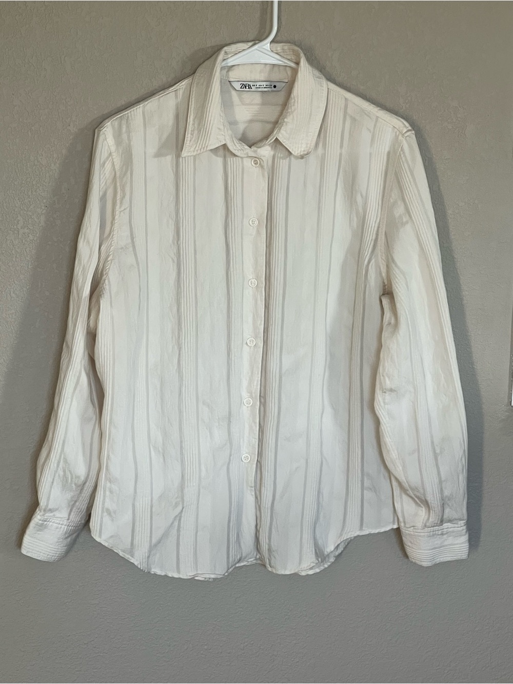 Zara Women’s Ivory Textured Stripe Button-Up Shirt size small